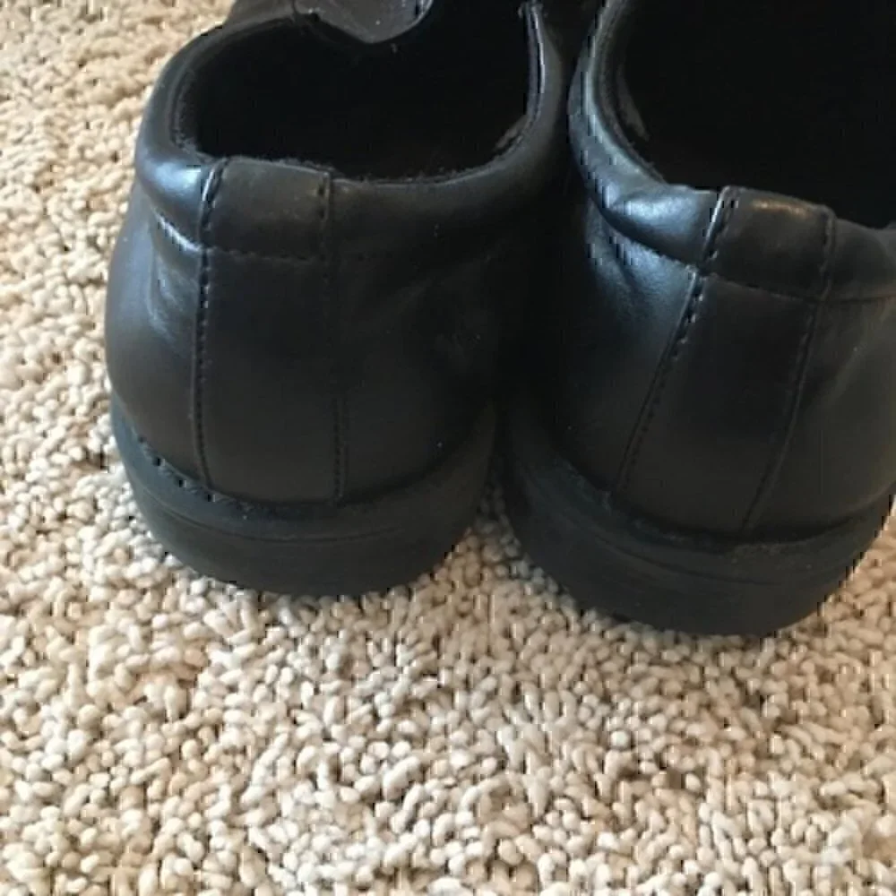 Boys size 2.5 black dress shoes